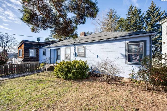 1215 NE Myrtle St, Pullman, WA 99163