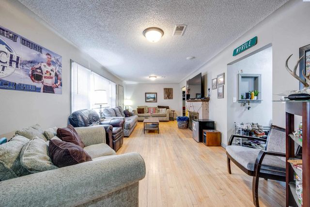1215 NE Myrtle St, Pullman, WA 99163