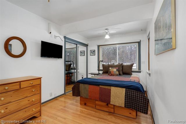 23245 Hunters Lane, Southfield, MI 48033