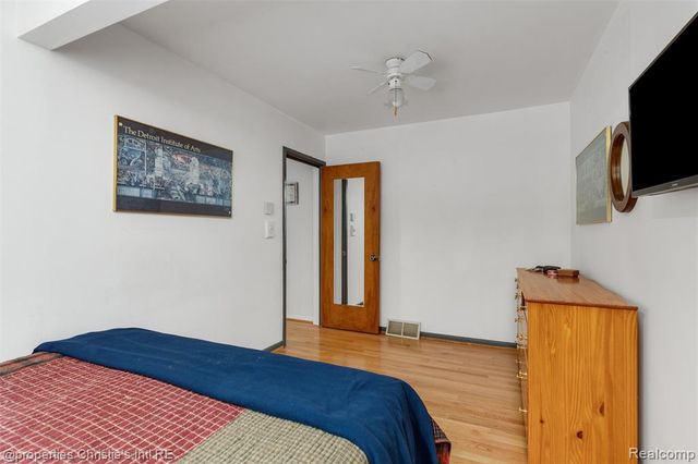 23245 Hunters Lane, Southfield, MI 48033