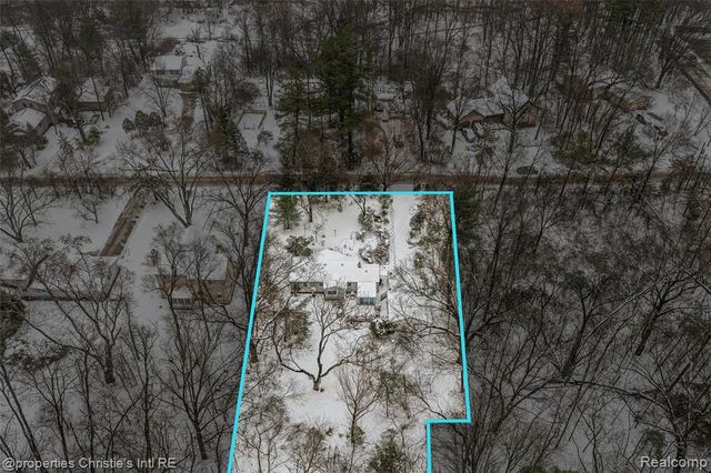 23245 Hunters Lane, Southfield, MI 48033