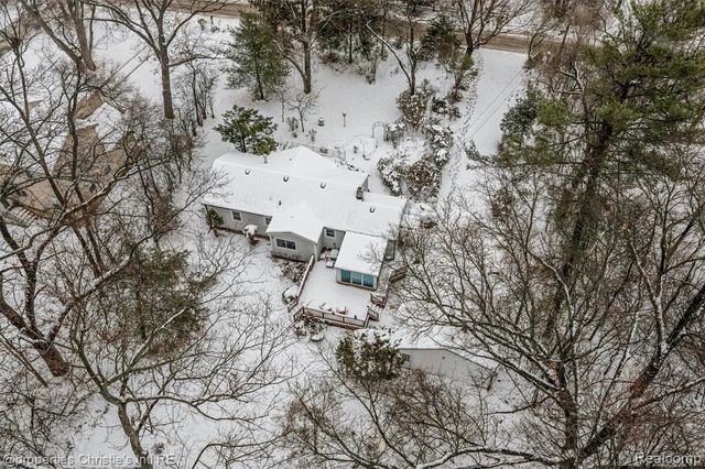 23245 Hunters Lane, Southfield, MI 48033