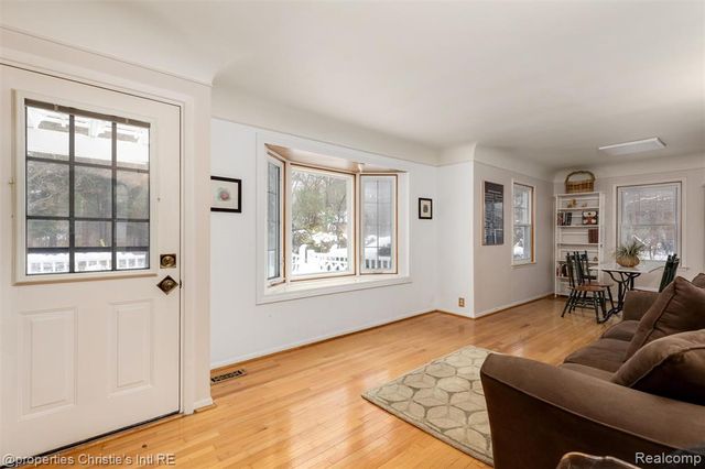 23245 Hunters Lane, Southfield, MI 48033