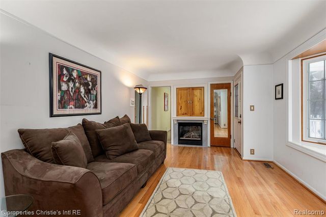 23245 Hunters Lane, Southfield, MI 48033