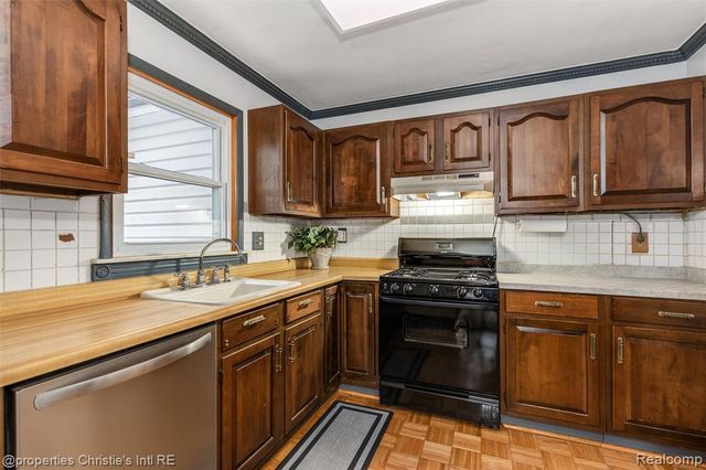 23245 Hunters Lane, Southfield, MI 48033