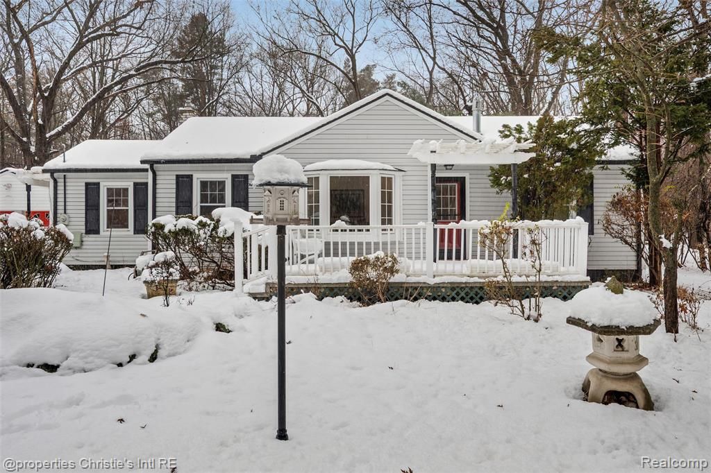 23245 Hunters Lane, Southfield, MI 48033