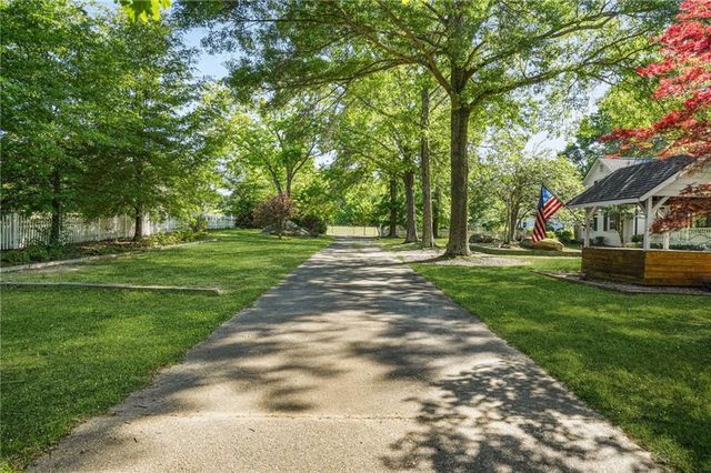5422 Hill Road SW, Powder Springs, GA 30127