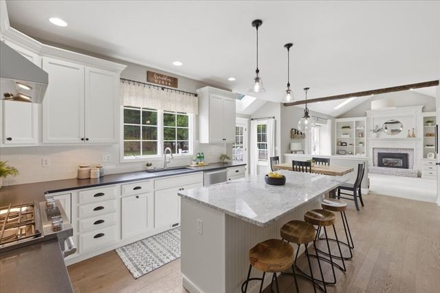 24 Winthrop Dr, Franklin, MA 02038