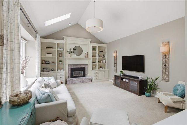 24 Winthrop Dr, Franklin, MA 02038