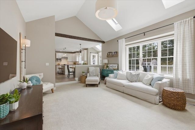 24 Winthrop Dr, Franklin, MA 02038