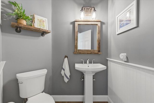 24 Winthrop Dr, Franklin, MA 02038