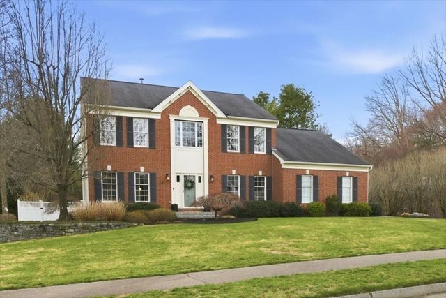 24 Winthrop Dr, Franklin, MA 02038