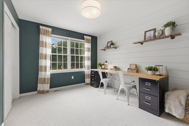 24 Winthrop Dr, Franklin, MA 02038