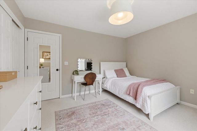 24 Winthrop Dr, Franklin, MA 02038