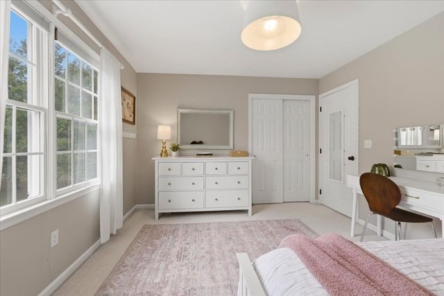 24 Winthrop Dr, Franklin, MA 02038