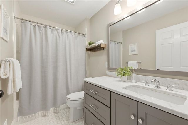 24 Winthrop Dr, Franklin, MA 02038