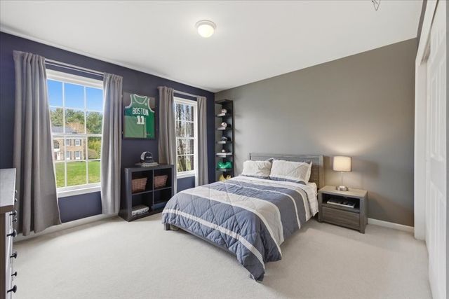 24 Winthrop Dr, Franklin, MA 02038