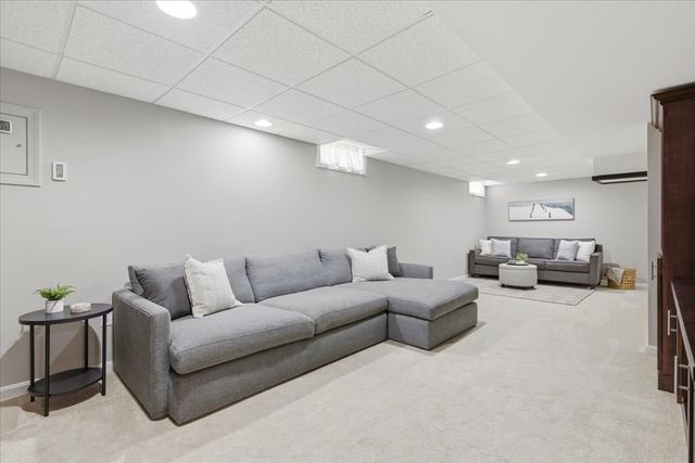 24 Winthrop Dr, Franklin, MA 02038