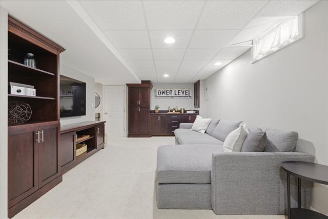 24 Winthrop Dr, Franklin, MA 02038