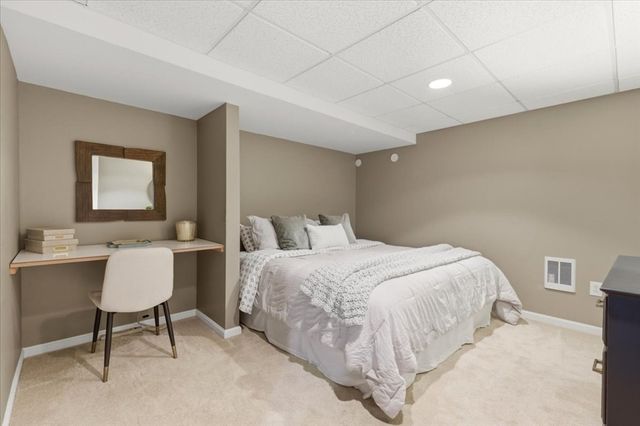 24 Winthrop Dr, Franklin, MA 02038