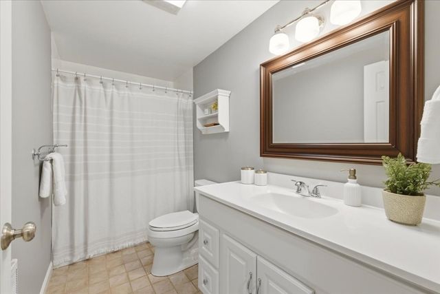 24 Winthrop Dr, Franklin, MA 02038