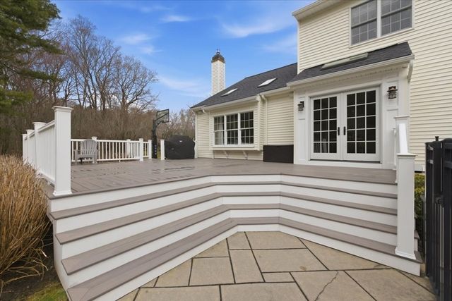 24 Winthrop Dr, Franklin, MA 02038