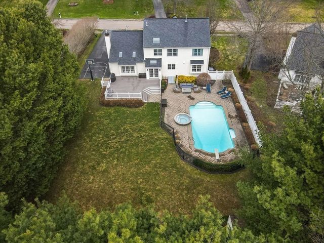24 Winthrop Dr, Franklin, MA 02038