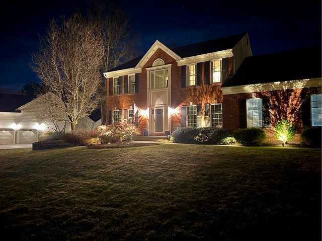 24 Winthrop Dr, Franklin, MA 02038