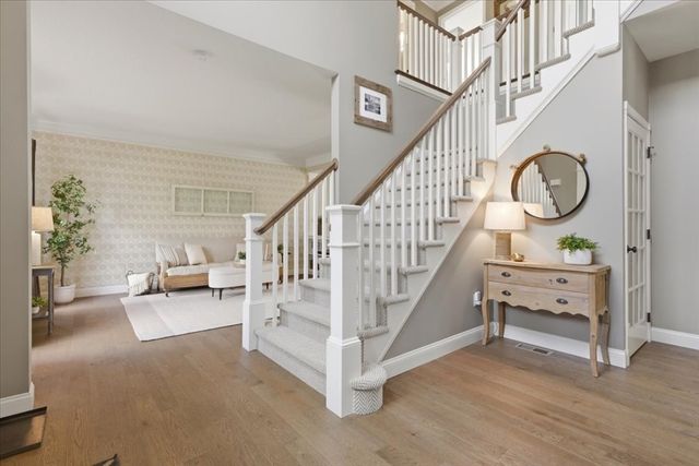 24 Winthrop Dr, Franklin, MA 02038