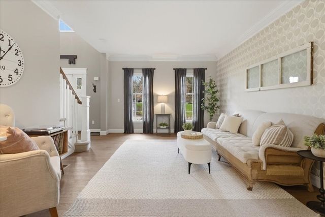 24 Winthrop Dr, Franklin, MA 02038