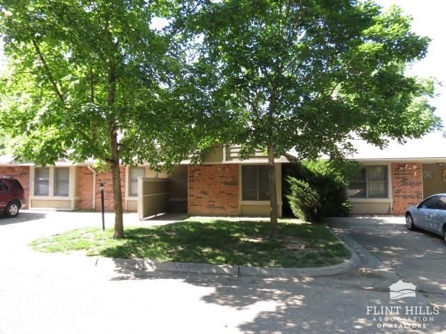 1109 Country Club Lane, Junction City, KS 66441