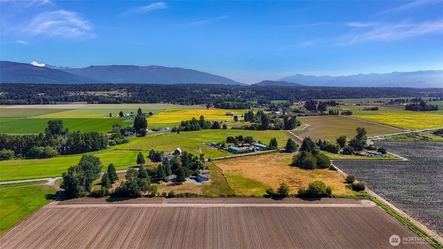 5836 Chuckanut Drive, Bow, WA 98232
