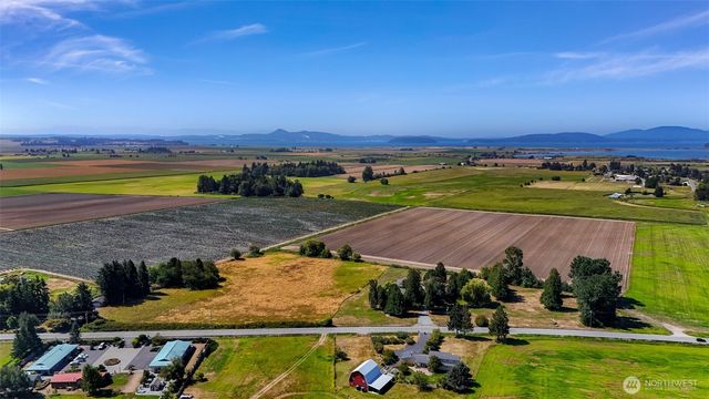 5836 Chuckanut Drive, Bow, WA 98232