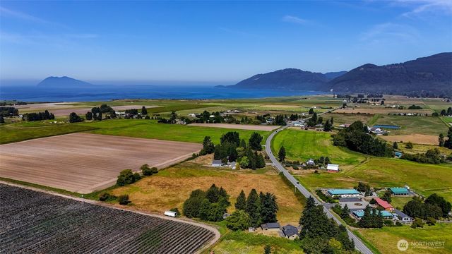 5836 Chuckanut Drive, Bow, WA 98232