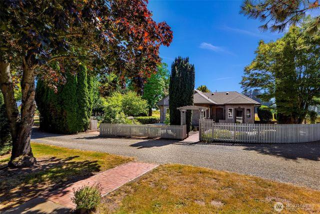 5836 Chuckanut Drive, Bow, WA 98232