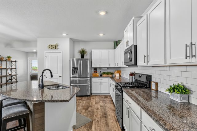 4003 FORT PALMER BLVD, St Hedwig, TX 78152