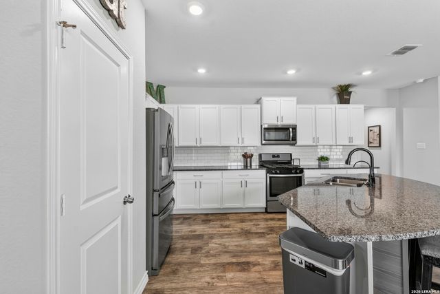 4003 FORT PALMER BLVD, St Hedwig, TX 78152