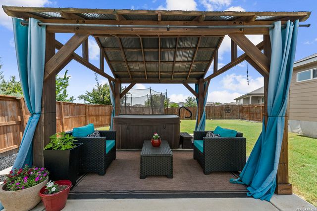 4003 FORT PALMER BLVD, St Hedwig, TX 78152