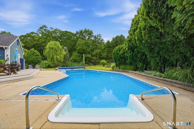7 Goundry Drive, Waterford, CT 06385