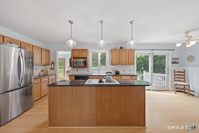 7 Goundry Drive, Waterford, CT 06385