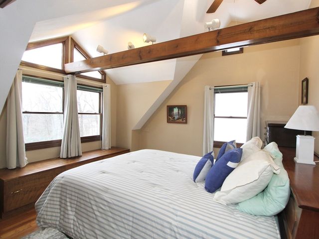 10 Old Stafford Tpke, Leicester, MA 01542