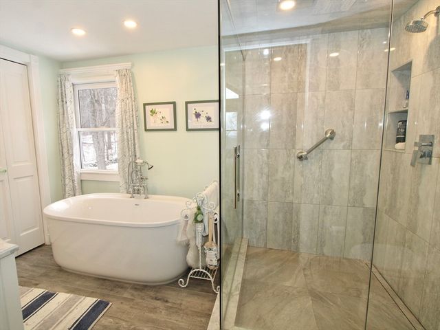 10 Old Stafford Tpke, Leicester, MA 01542