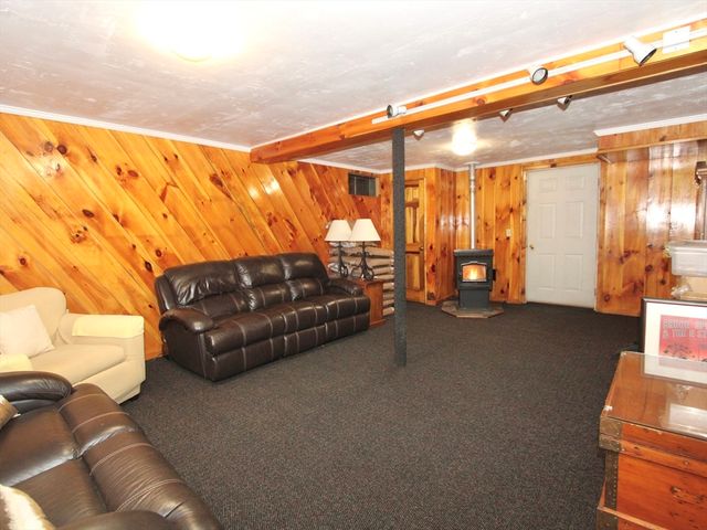 10 Old Stafford Tpke, Leicester, MA 01542