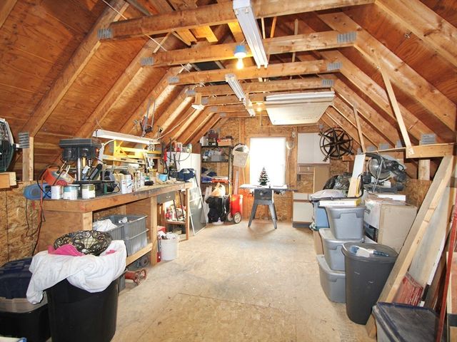 10 Old Stafford Tpke, Leicester, MA 01542