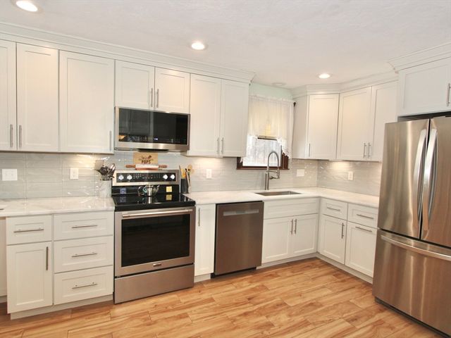 10 Old Stafford Tpke, Leicester, MA 01542