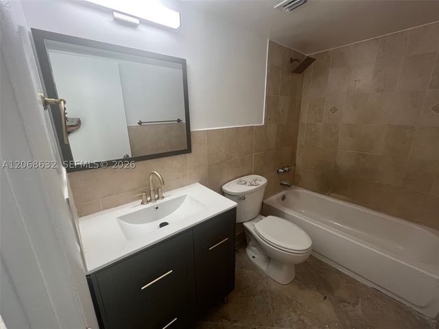 498 NW 165th St D-501, Miami, FL 33169