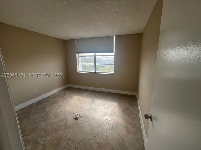 498 NW 165th St D-501, Miami, FL 33169