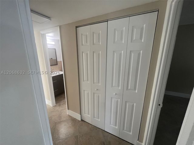 498 NW 165th St D-501, Miami, FL 33169
