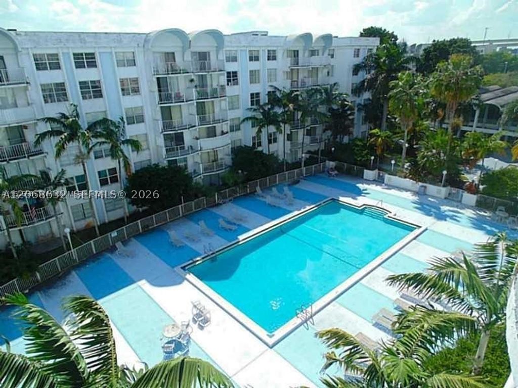 498 NW 165th St D-501, Miami, FL 33169