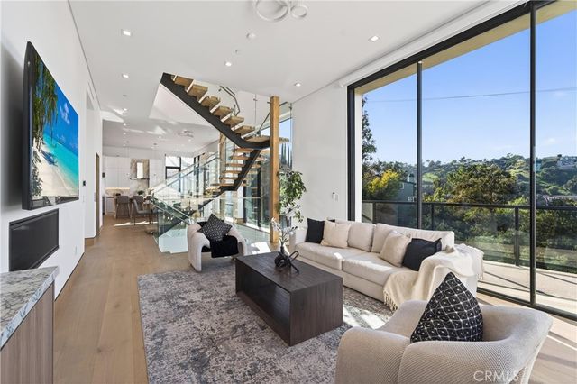 4016 Oakfield dr, Sherman Oaks, CA 91423